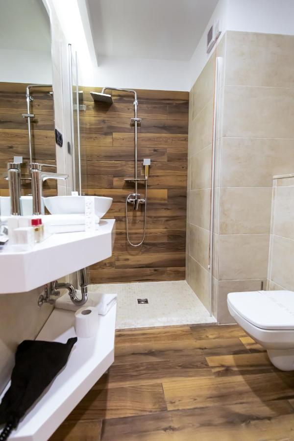 Grand View Hotel & Suites Copou Iasi Exterior foto